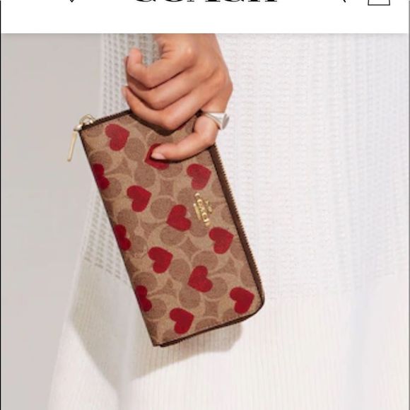 Coach wallet hearts print Valentine’s edition 2022 - Picture 2 of 12